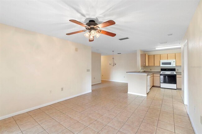 Building Photo - 940 Village Trail