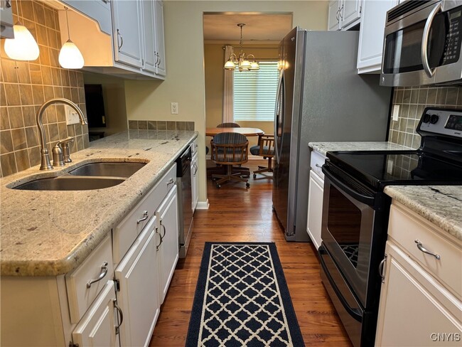 Building Photo - 812 Fairway Cir