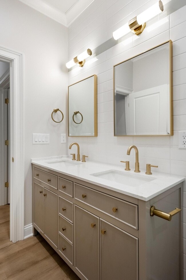 Building Photo - 265 Trunk St NE