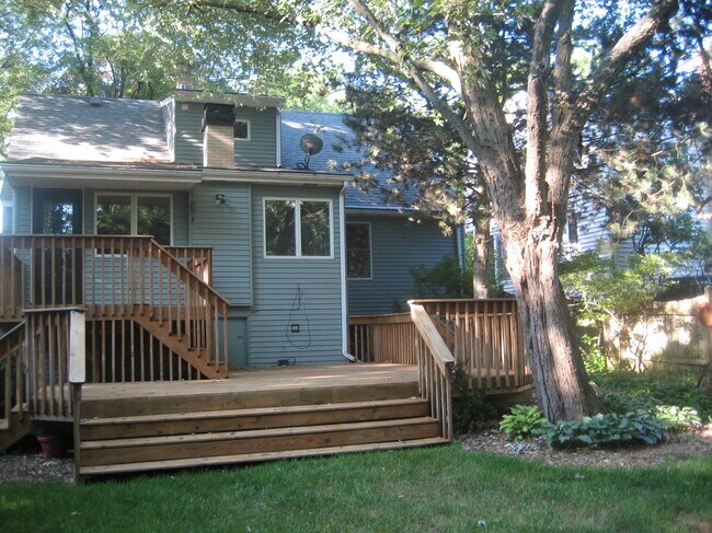 Building Photo - 604 Elm St