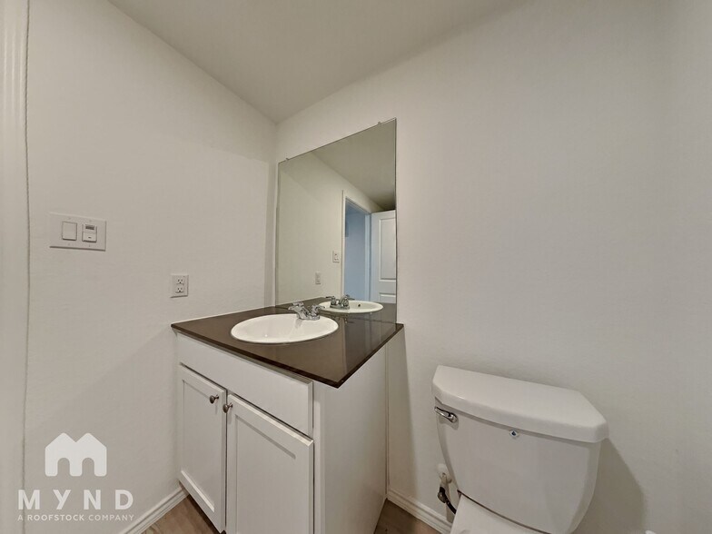 Building Photo - 7157 Elm Cv