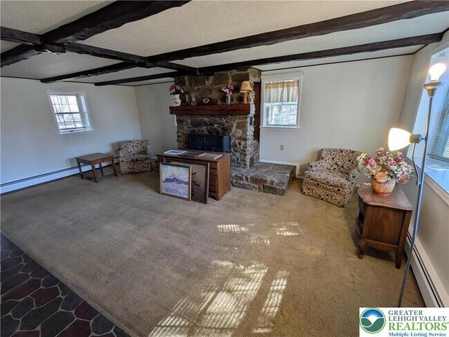 Building Photo - 3470 Rhododendron Dr