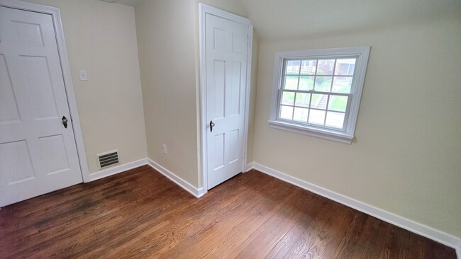 Building Photo - *Recently Updated 3BD/1BA Available for Re...