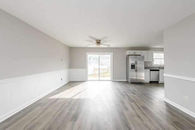 Building Photo - 4008 Gloucester Dr