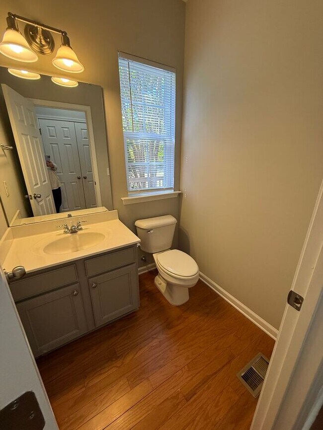 Building Photo - Prime Raleigh Location Near Crabtree & Downtown – Stunning 3BR Townhome