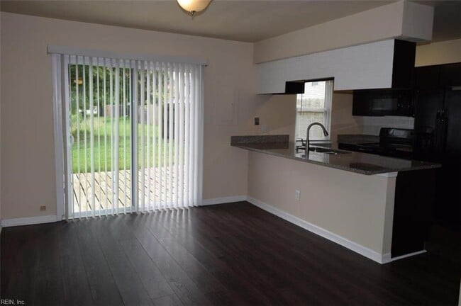 Building Photo - 1308 Mikie Ct