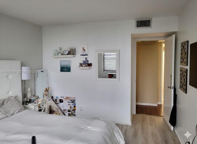 Building Photo - 18151 NE 31st Ct