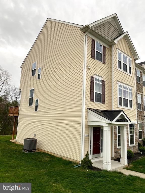 Building Photo - 120 Woodman Ct