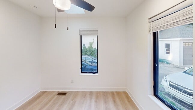 Building Photo - 331 E Ann St