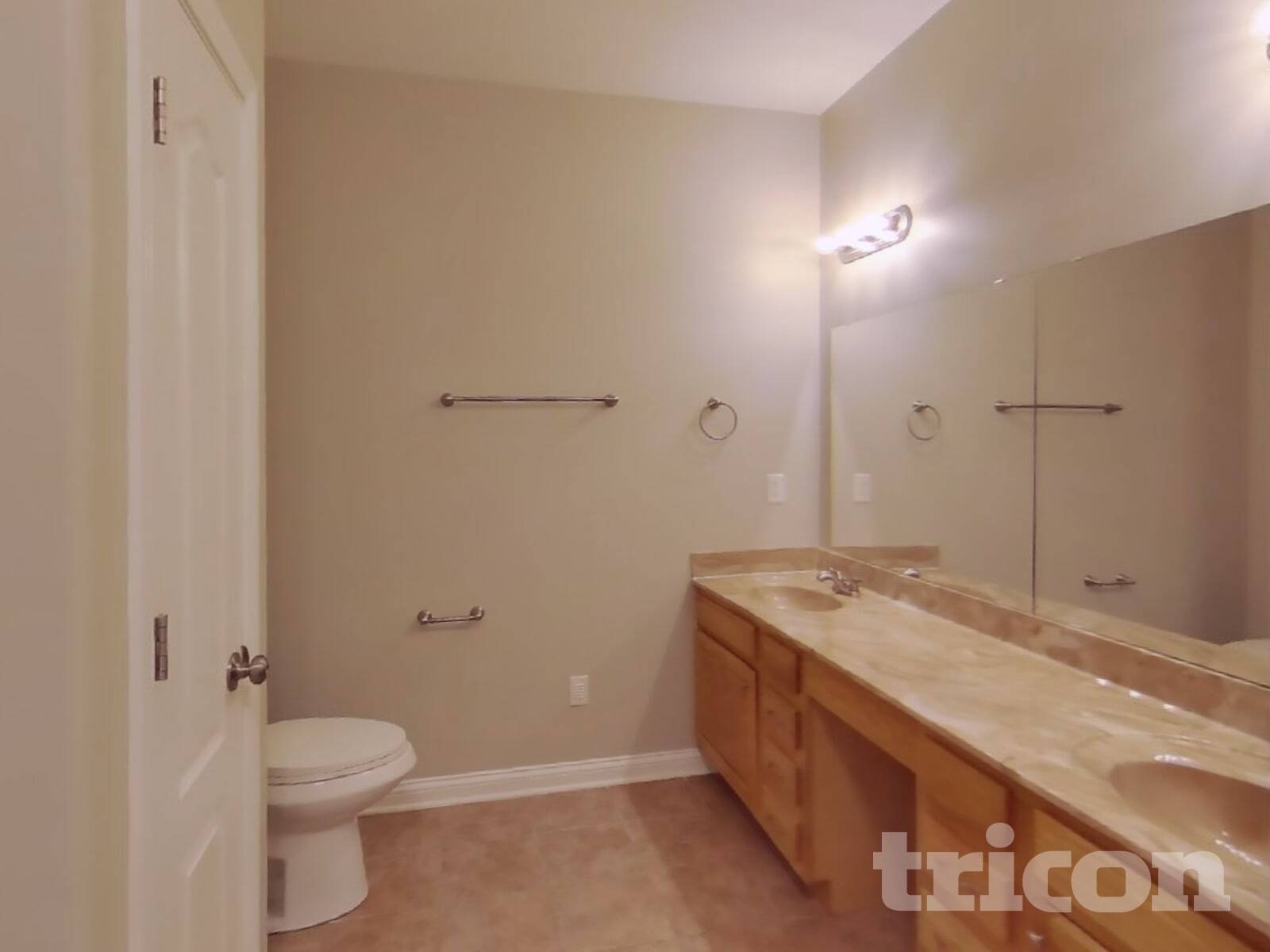 Building Photo - 4687 Bayview Dr