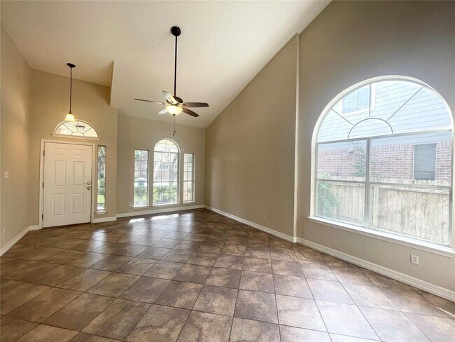 Building Photo - 10512 Hainsworth Park Dr