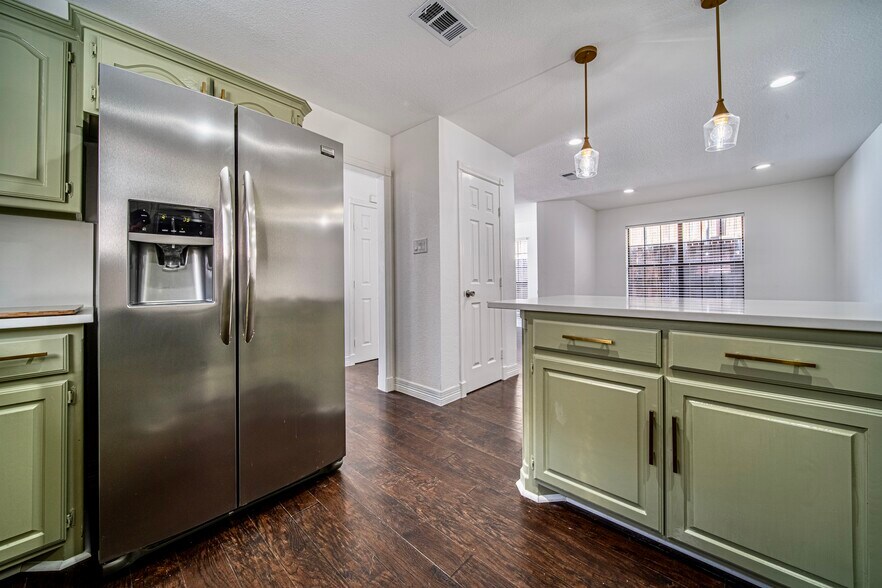 Kitchen - 2411 Knight St