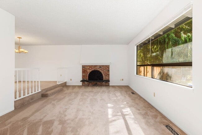 Building Photo - 10716 NE 144th Ct