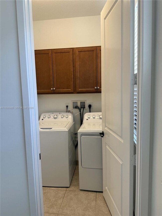 Building Photo - 3299 W 96 Pl