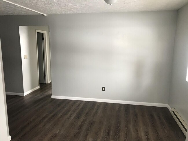 Building Photo - 548 Cambria Ave
