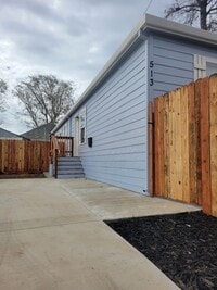 Building Photo - Available soon! 2 bed/2 bath Close to Downtown Lodi