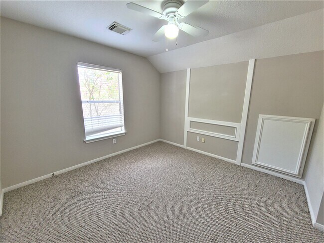 Building Photo - 20906 Greenfield Trail