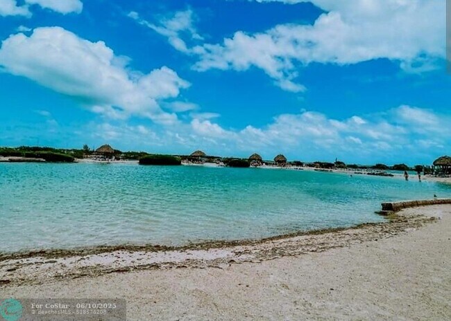 Building Photo - 300 Duck Key Dr