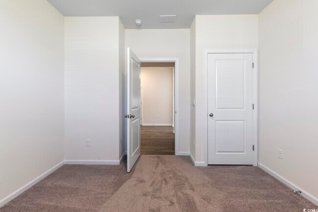 Building Photo - 1833 Castlebay Dr