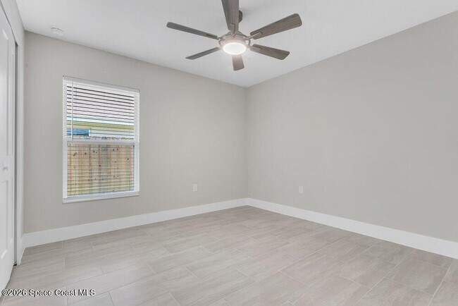 Building Photo - 889 Dunbar St