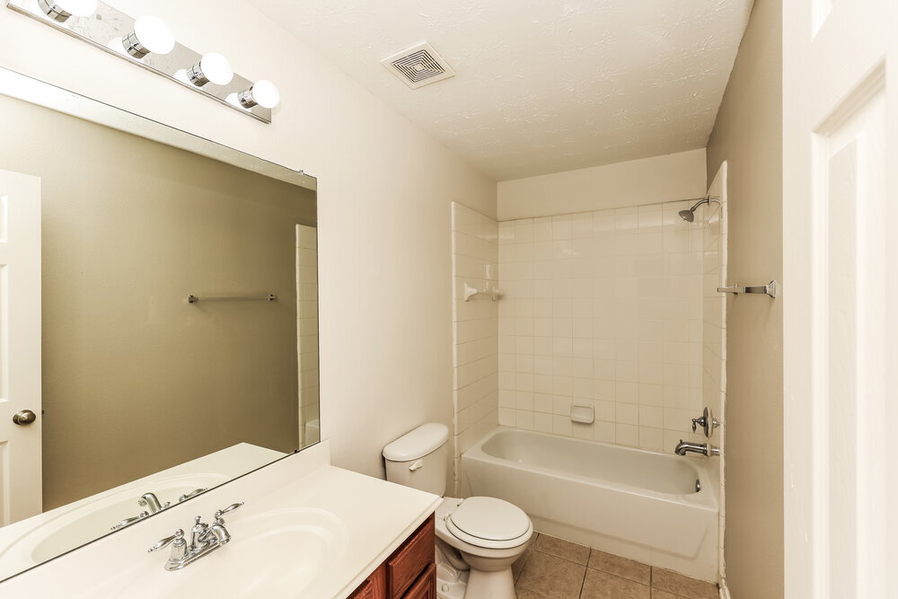 Building Photo - 814 Forest Ivy Ln