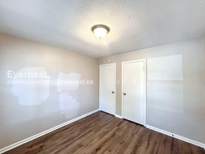 Building Photo - 1582 Custer Dr