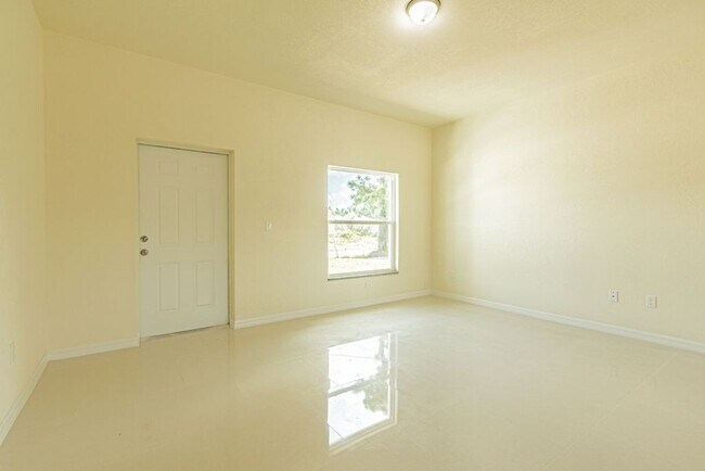 Building Photo - 3BR/2BA Home with 1-Car Garage in Prime SW Lehigh Acres – Brand New Construction