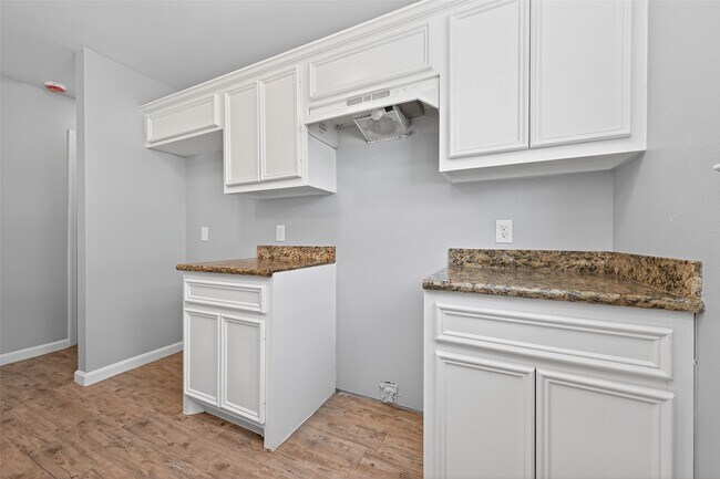 Building Photo - 7511 Dyer St