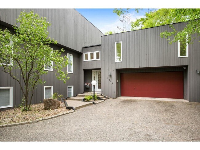 Building Photo - 2925 Minnehaha Curve