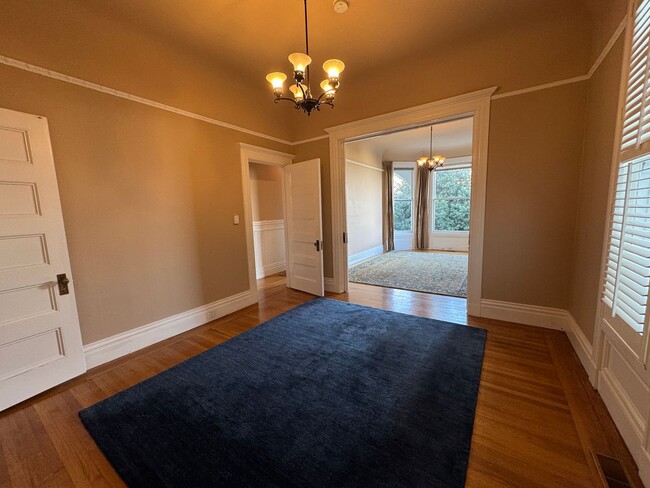 Building Photo - Elegant and Remodeled 3BR Victorian Flat n...