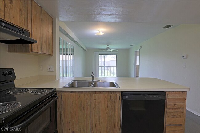 Building Photo - 4790 S Cleveland Ave
