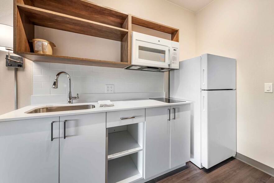 Building Photo - Furnished Studio-Colorado Springs - Center...