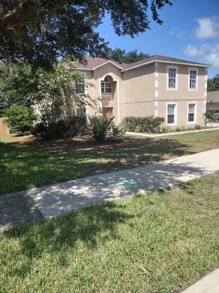 Building Photo - 334 Lake Shepard Dr