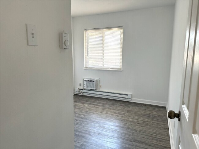Building Photo - 7571 Hazelcrest Dr