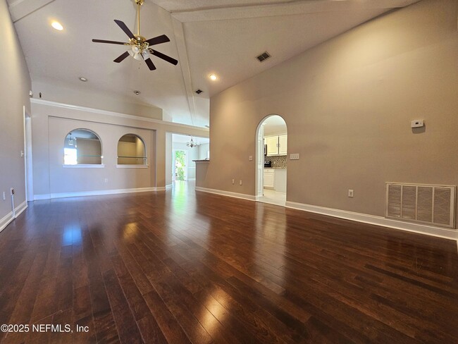 Building Photo - 3135 Ash Harbor Dr E