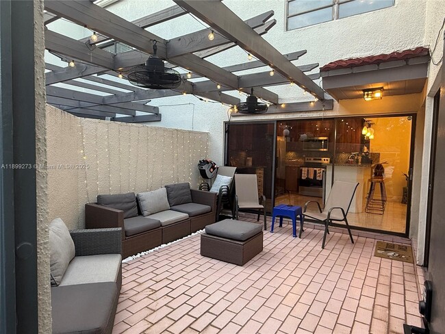 Building Photo - 4708 SW 67th Ave