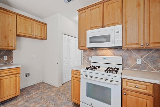 Building Photo - 10520 Fosseway Dr