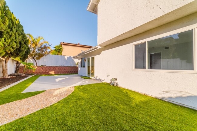 Building Photo - 3163 Camarillo Ave