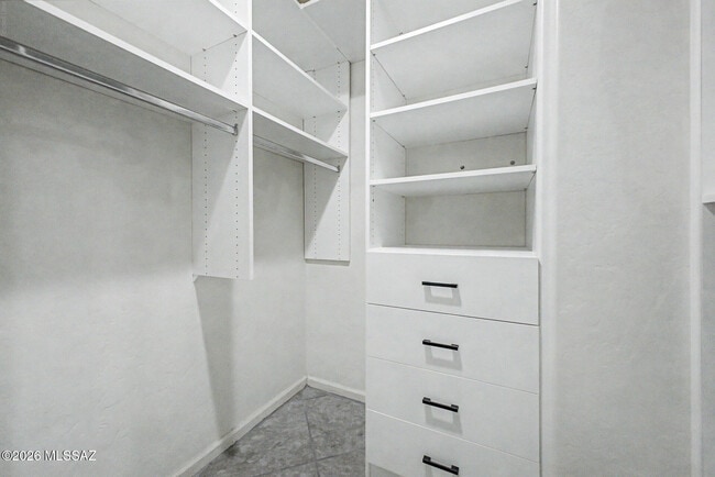 Building Photo - 5555 N Cres Ridge Dr