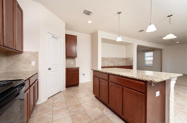 Building Photo - 120 Mammoth