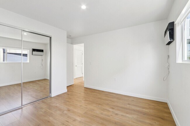 Building Photo - 1422 Tamarind Ave