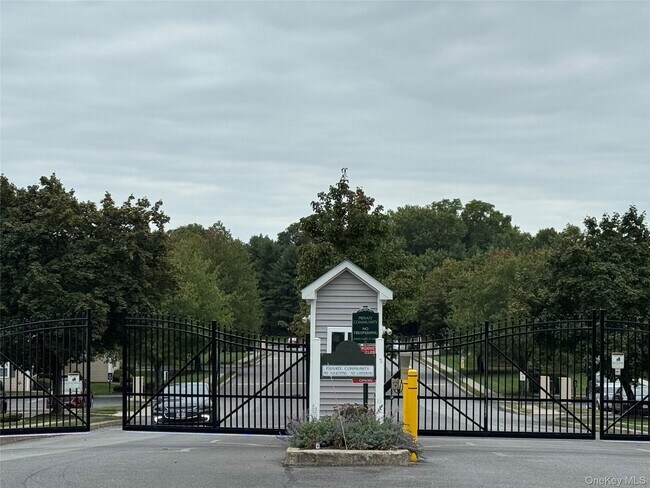 Building Photo - 100 Hillside Dr