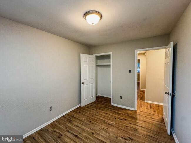 Building Photo - 4 Milstone Ct
