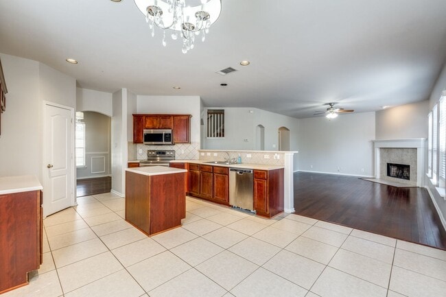 Building Photo - 3-BEDROOM HOME IN GATED COMMUNITY