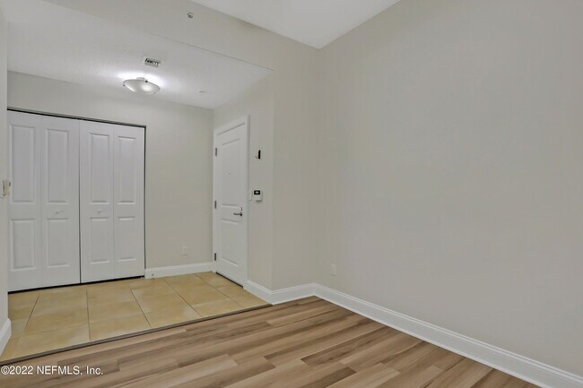 Building Photo - 1431 Riverplace Blvd