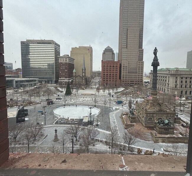 Building Photo - Beautiful and Spacious 3 BDRM 2 BATH Unit in the Heart of Public Square