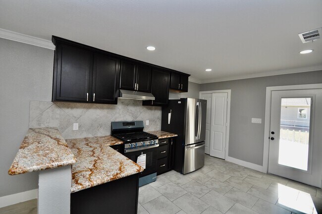 Building Photo - 7238 Evans St