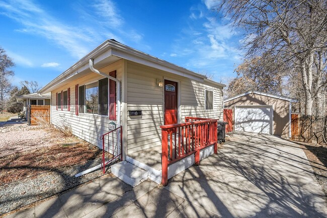 Building Photo - 5- bedroom, 2 bath home with finished base...