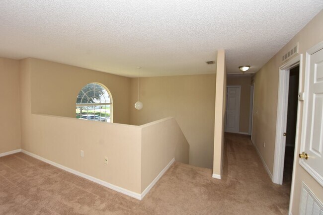 Building Photo - 27 Riverdale Ln