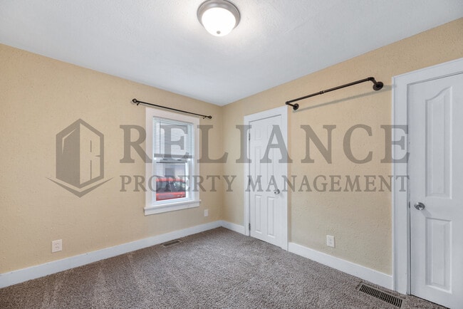 Building Photo - 1628 S Palisade St